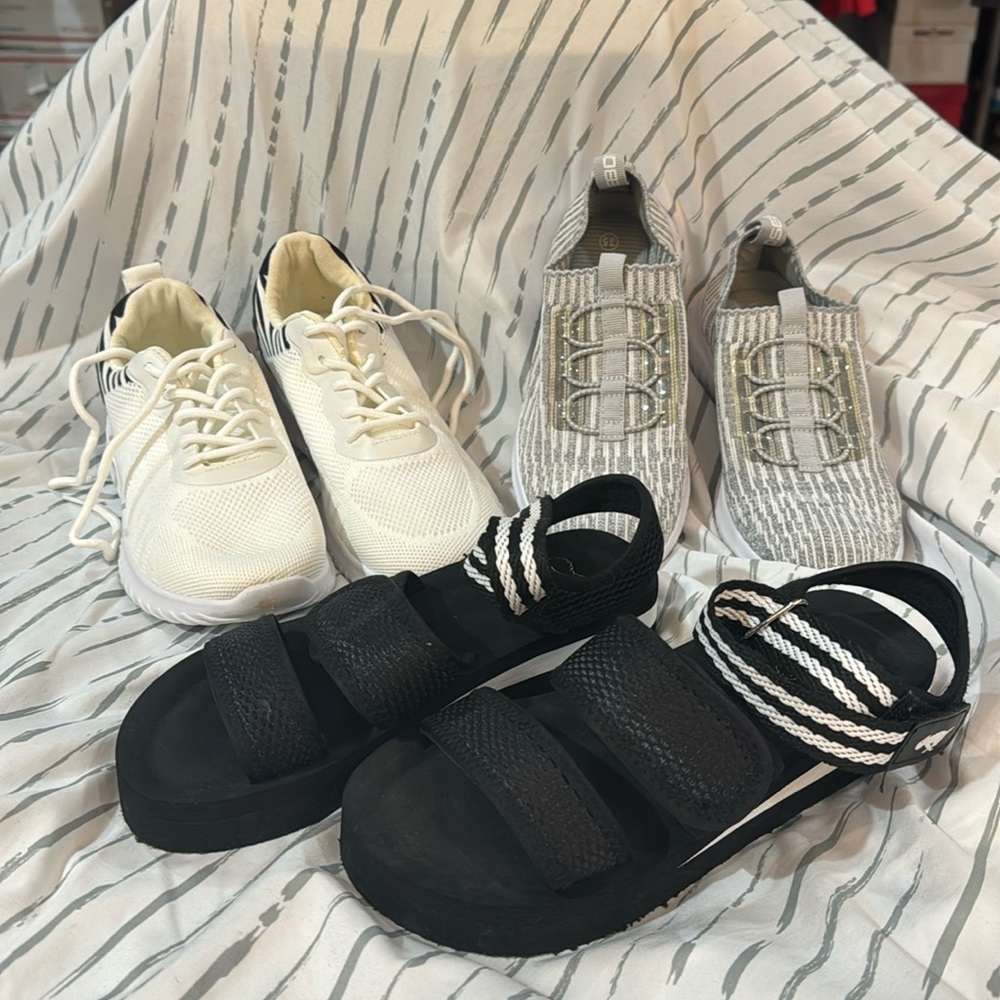 3 pair size 5.5 woman’s Rocket dog, danskins & tiisebon